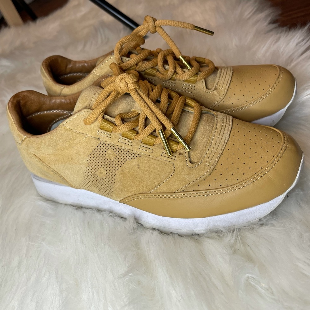 Saucony Shoes Tan & White